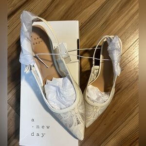 NEW A New Day Milan Women's Cream Lace Kitten Heel Slingback